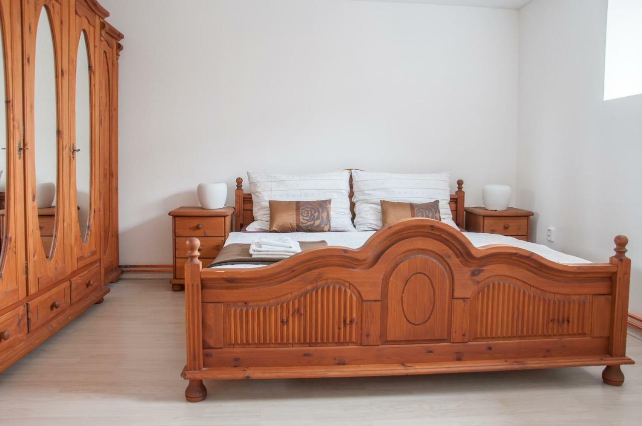 Apartman Zeleznice Apartment Ngoại thất bức ảnh