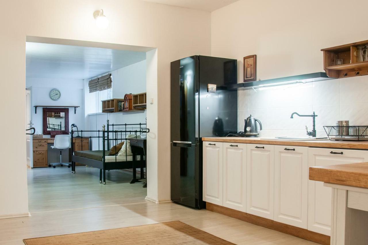 Apartman Zeleznice Apartment Ngoại thất bức ảnh