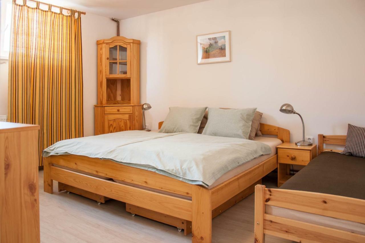 Apartman Zeleznice Apartment Ngoại thất bức ảnh
