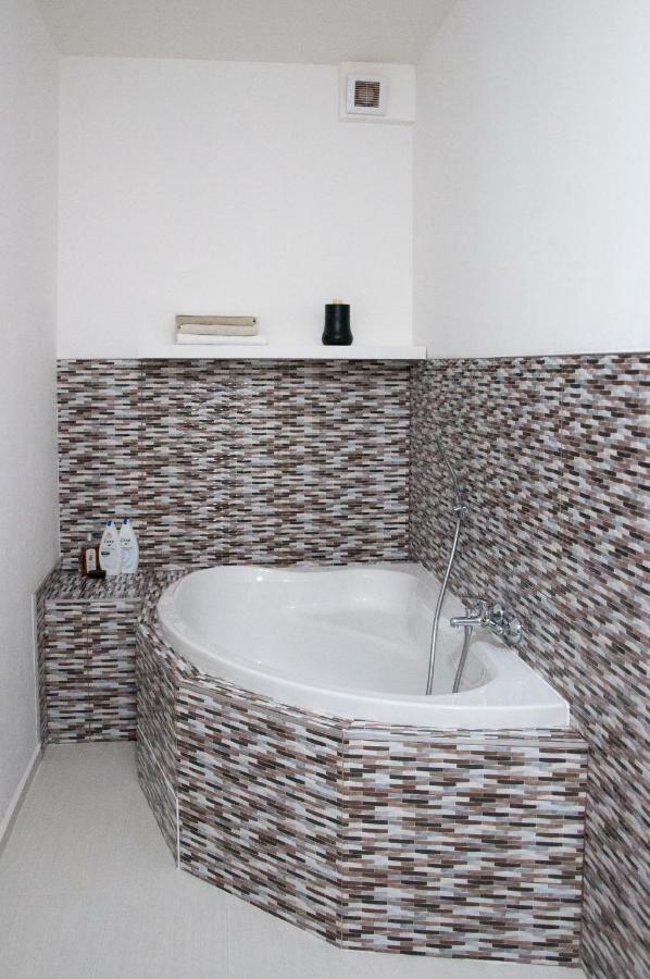 Apartman Zeleznice Apartment Ngoại thất bức ảnh